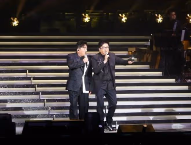 59歲呂方開演唱會！富婆妻子帶女兒現身支持，2歲女兒有表演欲