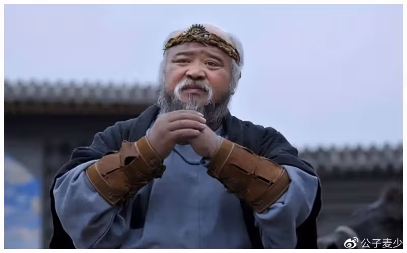 68歲李琦在北京擺攤賣烤串！鬍子拉碴不修邊幅，50元一串引熱議