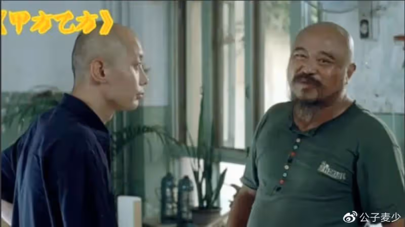68歲李琦在北京擺攤賣烤串！鬍子拉碴不修邊幅，50元一串引熱議