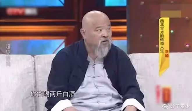 68歲李琦在北京擺攤賣烤串!鬍子拉碴不修邊幅,50元一串引熱議