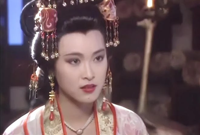 知名女星慶結婚20周年！與老公是青梅竹馬，兒子讀世界百大名校