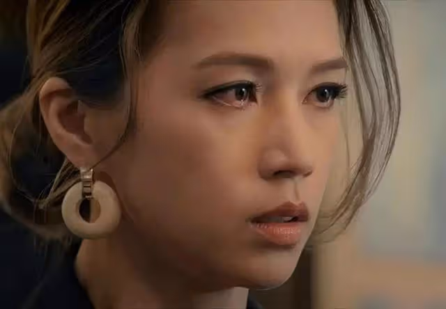 TVB知名女星主動加非禮戲！插足人夫婚姻，與中年男子在車上激吻