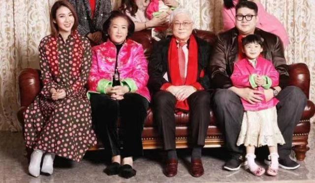 未來岳父病逝疑哭到眼腫！TVB男星承諾照顧女友遭嘲諷：莊家媳婦