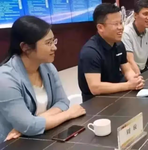 某教授揭秘李秋平猥褻過程:酒後唱歌想摟腰,遭拒絕,強行親了臉