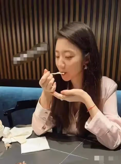張津瑜二次視頻流出,這是她第三次爆火,到底是誰在暗箱操作?