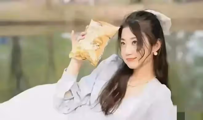 張津瑜二次視頻流出,這是她第三次爆火,到底是誰在暗箱操作?