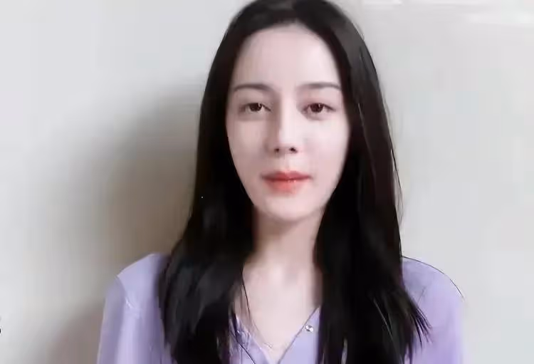 小S女兒封面照被群嘲,罵上熱搜,熱巴曬美背細腰,力破懷孕傳聞