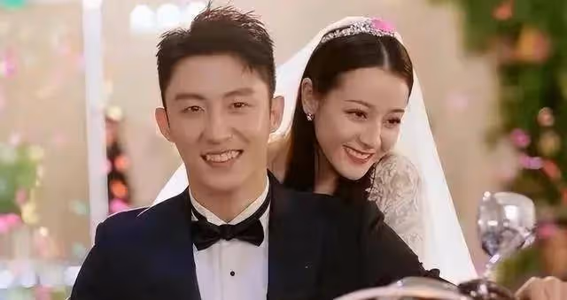 小S女兒封面照被群嘲,罵上熱搜,熱巴曬美背細腰,力破懷孕傳聞