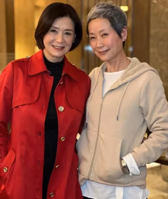 59歲夏文汐開餐廳,準備一桌海鮮招待TVB女星,兩人是姑侄關係