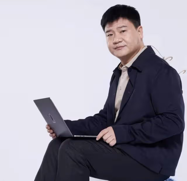 反詐警官老陳辭職當網紅年入133萬,捐84萬做公益,評論兩極分化