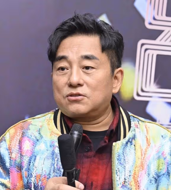 香港知名男星全面復出!出道40年開演唱會,娶富婆妻子老來得女
