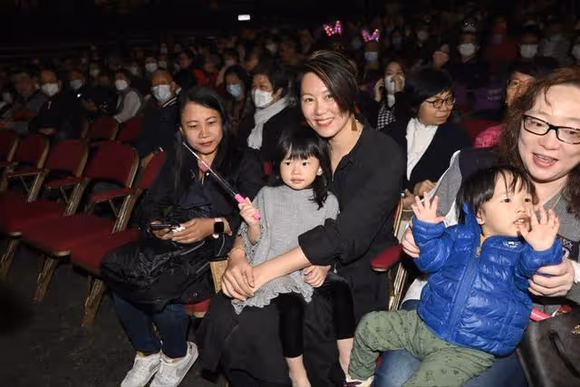 香港知名男星全面復出!出道40年開演唱會,娶富婆妻子老來得女