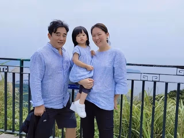 香港知名男星全面復出!出道40年開演唱會,娶富婆妻子老來得女