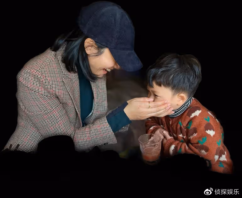 朱丹曬與二胎兒子合照，二寶首露正臉顏值高，和爸爸周一圍長超像
