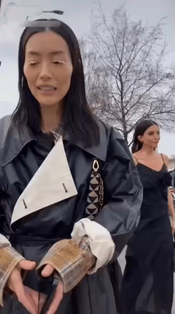 眯眯眼故意醜化中國人，兩根帶子遮體不尊重女性，劉雯真的好看嗎
