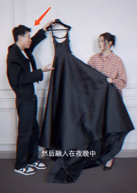黃聖依看秀造型翻車，楊子幽默回應，其造型師又陪關曉彤試裝相談甚歡