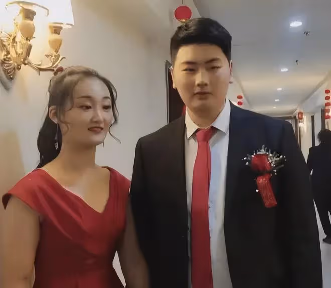 大衣哥前兒媳陳亞男再婚?男方帥過朱小偉,畫風卻像p圖