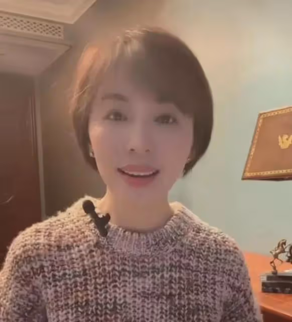 46歲歐陽夏丹：近況曝光，爬山一路小跑狀態很不錯，現在還是單身