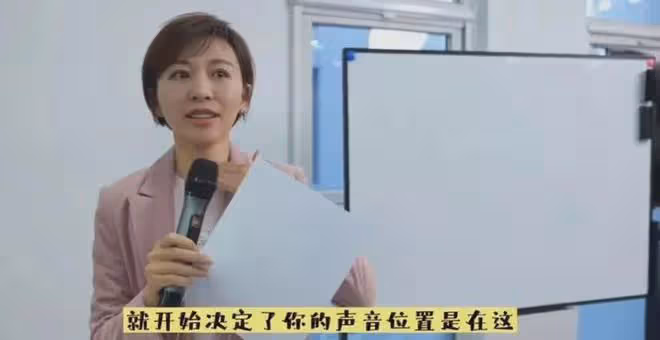46歲歐陽夏丹:近況曝光,爬山一路小跑狀態很不錯,現在還是單身