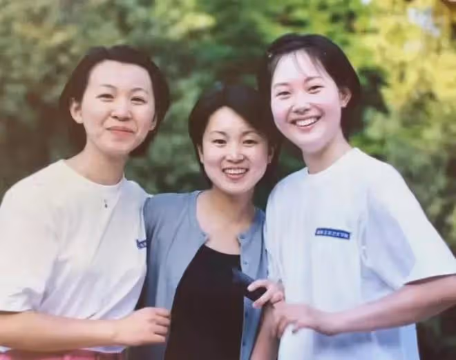 46歲歐陽夏丹:近況曝光,爬山一路小跑狀態很不錯,現在還是單身