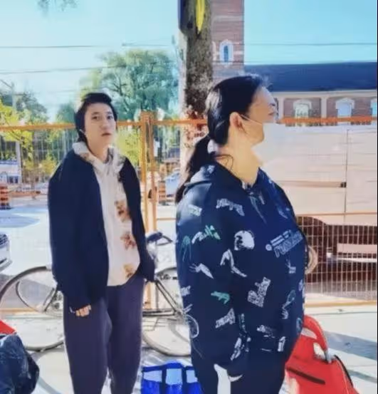 49歲吳綺莉工廠帶貨,被贊活出自我,女兒現狀淒涼,領救助金生活
