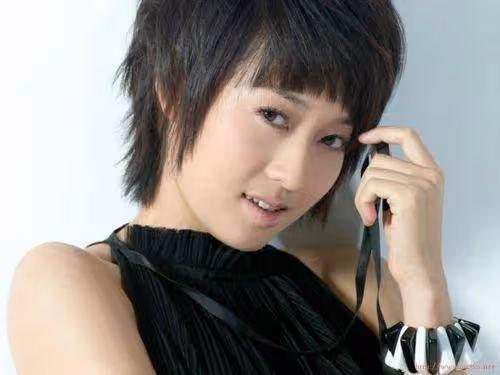 文章:被曝與一女子約會煙不離手好落魄,女明星越活越幸福