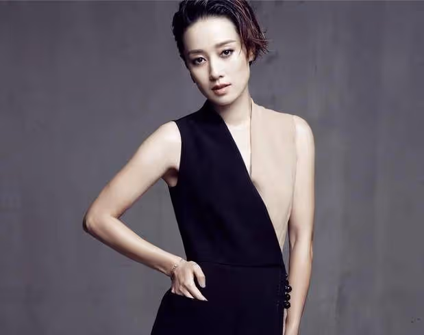 文章:被曝與一女子約會煙不離手好落魄,女明星越活越幸福