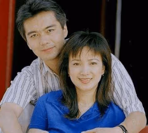 因一部戲再度翻紅的許亞軍,四任妻子個個是寵兒,他到底憑什麼?