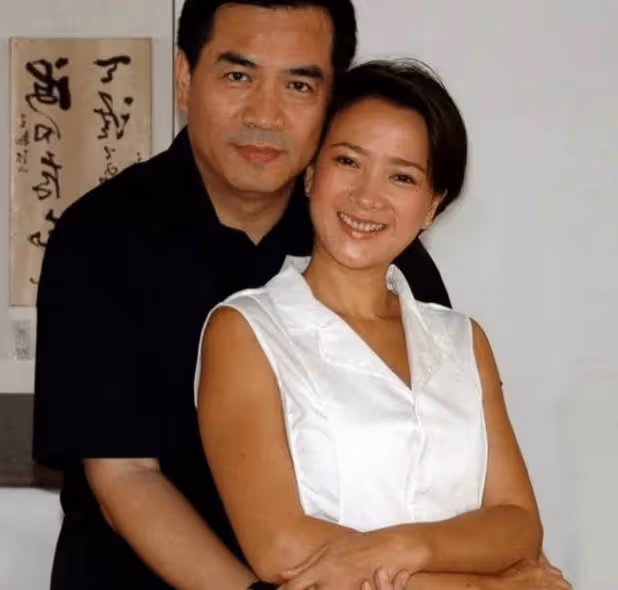 因一部戲再度翻紅的許亞軍,四任妻子個個是寵兒,他到底憑什麼?