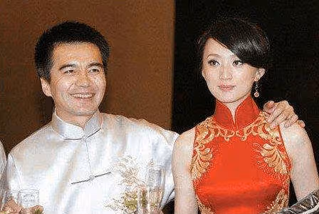 因一部戲再度翻紅的許亞軍,四任妻子個個是寵兒,他到底憑什麼?
