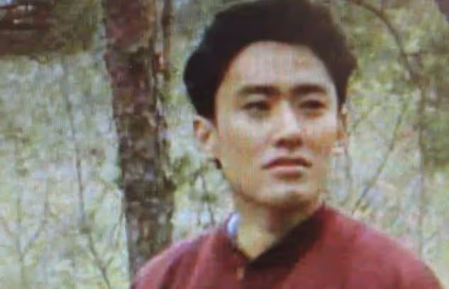 演員於和偉：2段著名緋聞，寵妻31年，他的生活有多精彩？