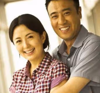 演員於和偉:2段著名緋聞,寵妻31年,他的生活有多精彩?