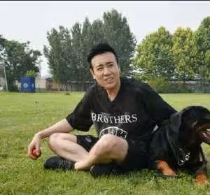 演員於和偉:2段著名緋聞,寵妻31年,他的生活有多精彩?