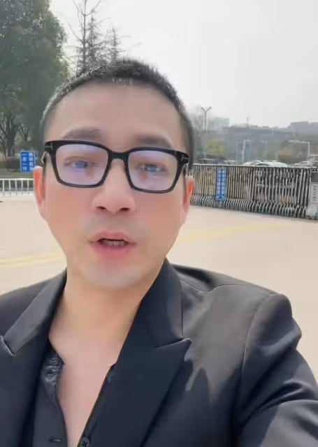 汪小菲:發文表示很憤怒,太相信身邊的人,幾百萬裝修店成了泡沫