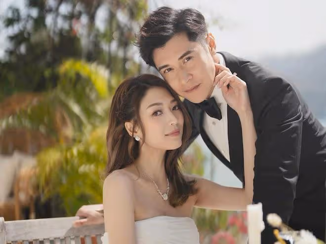 恭喜!TVB小生宣布下月娶玉女歌手,絕美婚照曝光,大鑽戒很耀眼