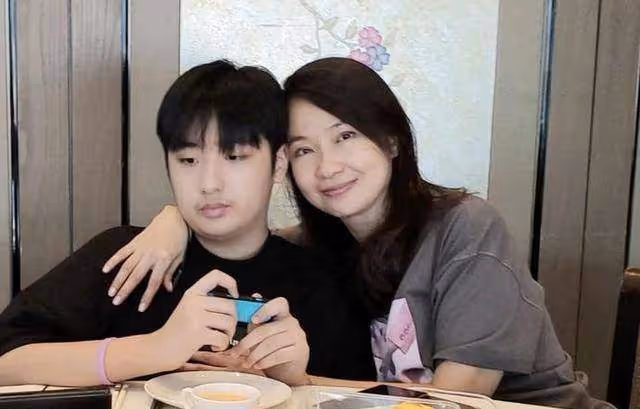 費曼精神狀態惹網友擔憂,聲稱長大想當道士,以後不會交女朋友