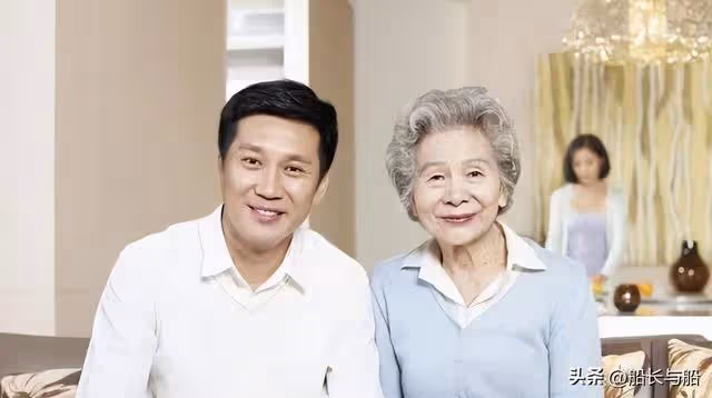 68歲大媽痛哭:好心把存款和退休金透露給兒子,到頭來卻害苦自己