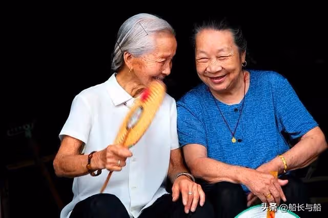 68歲大媽痛哭:好心把存款和退休金透露給兒子,到頭來卻害苦自己