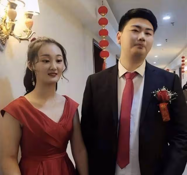 陳亞男疑嫁富二代!婚紗照曝光真假難辨,前夫朱小偉當保安曝婚變