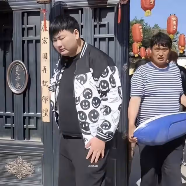陳亞男疑嫁富二代！婚紗照曝光真假難辨，前夫朱小偉當保安曝婚變