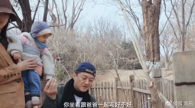 李亞鵬分享小女兒萌態,夏夏第一次握筆寫字,老父親豎大拇指猛夸