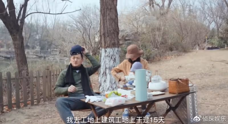 李亞鵬分享小女兒萌態，夏夏第一次握筆寫字，老父親豎大拇指猛夸