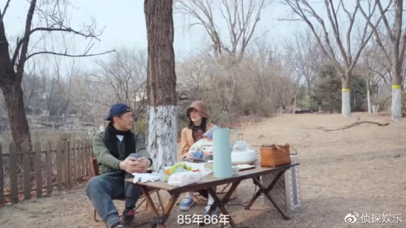 李亞鵬分享小女兒萌態，夏夏第一次握筆寫字，老父親豎大拇指猛夸