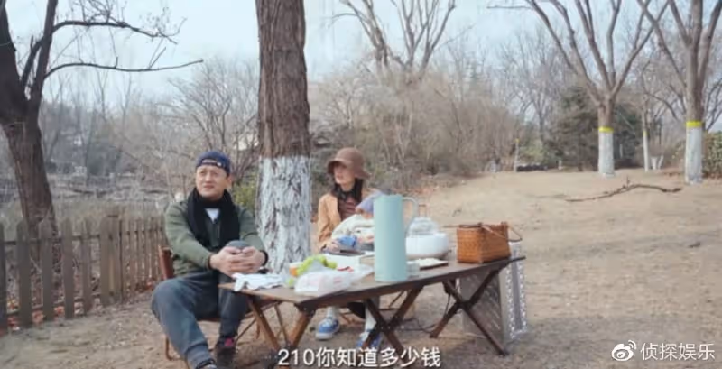 李亞鵬分享小女兒萌態，夏夏第一次握筆寫字，老父親豎大拇指猛夸