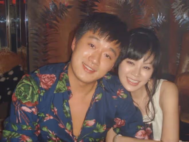 佟大為為44歲妻子慶生,親吻並承諾將永遠愛她,派對堪比婚禮現場