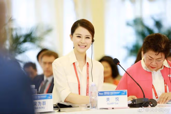 佟大為為44歲妻子慶生,親吻並承諾將永遠愛她,派對堪比婚禮現場