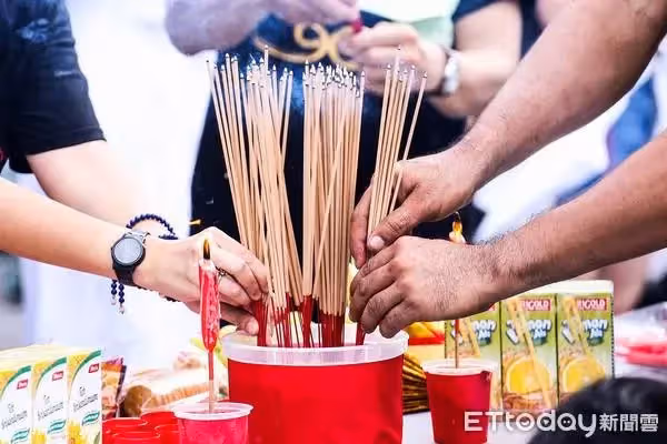 氣小姑分200萬遺產！媳婦當場「摔夫家神祖牌」不准兒祭拜「當晚遭受現世報」3年後一無所有!