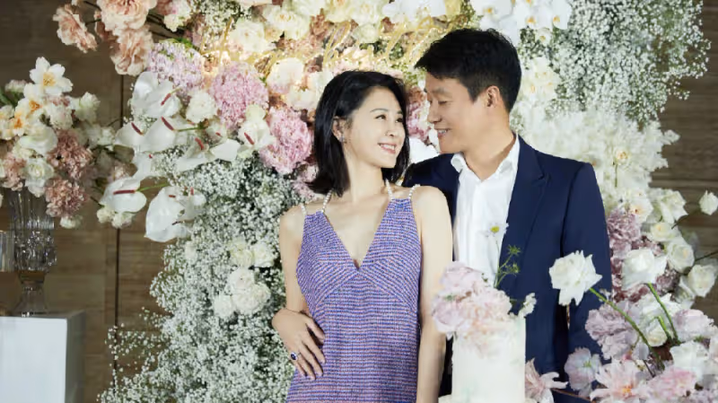 佟大為為44歲妻子慶生，親吻並承諾將永遠愛她，派對隆重堪比婚禮現場