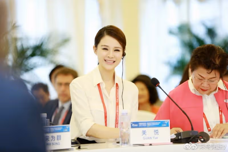佟大為為44歲妻子慶生，親吻並承諾將永遠愛她，派對隆重堪比婚禮現場