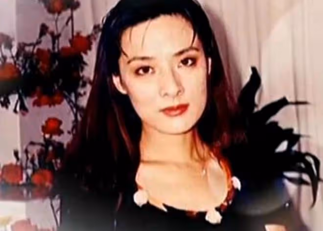 58歲李萍入院檢查，腸胃頻繁長息肉害怕病變，心情緊張救助網友